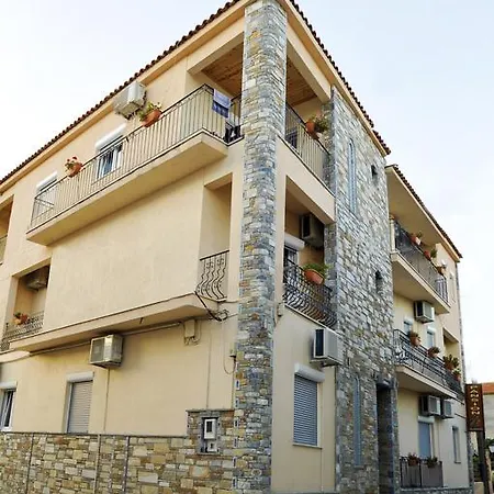 Pensión Skianthion 3*
